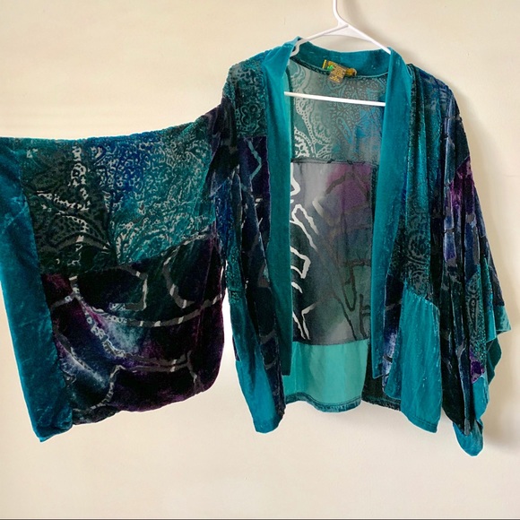 Mirasol Jackets & Blazers - Vintage velvet burnout kimono